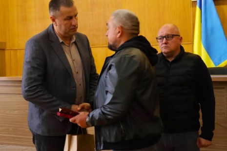 Орденом «За мужність» ІІІ ступеня (посмертно) нагороджено Віктора Дмитрієва
