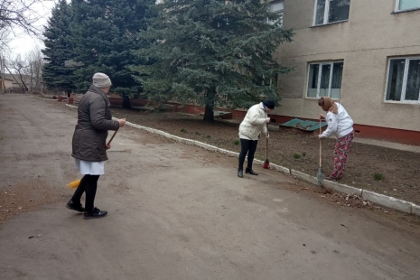 Працівники медицини Бугринської територіальної громади долучилися до місячника з благоустрою